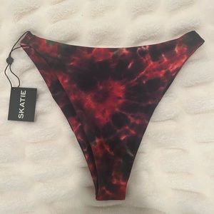 Skatie swim Kelly bottoms in Soho, Size Large